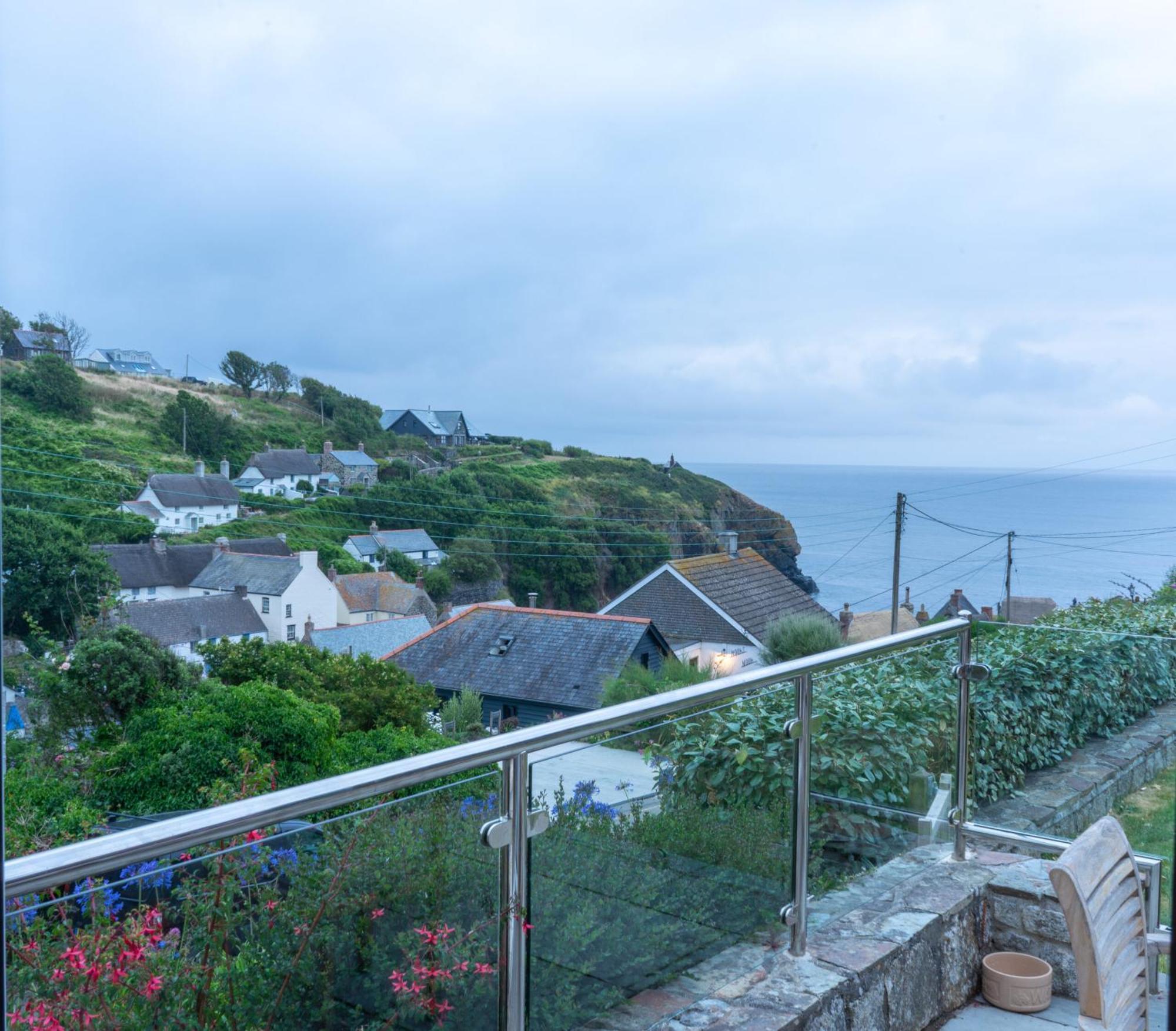 Spinnaker Cadgwith Holiday Home Exterior photo